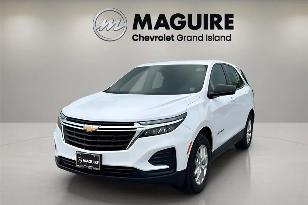 2023 Chevrolet Equinox LS photo 1