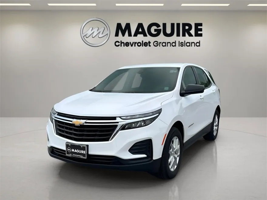 2023 Chevrolet Equinox LS photo 1