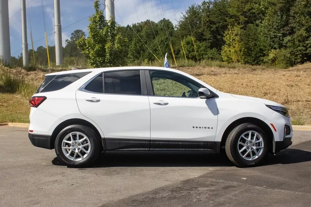 2024 Chevrolet Equinox LT photo 1