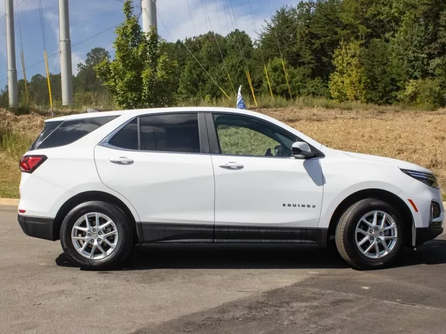 2024 Chevrolet Equinox LT photo 1