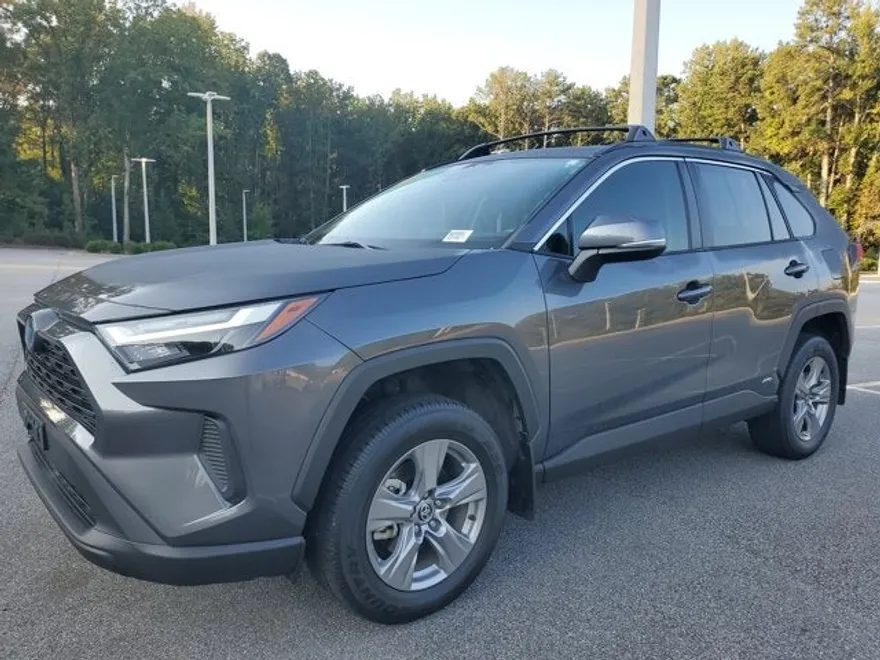 2022 Toyota RAV4 Hybrid XLE photo 1