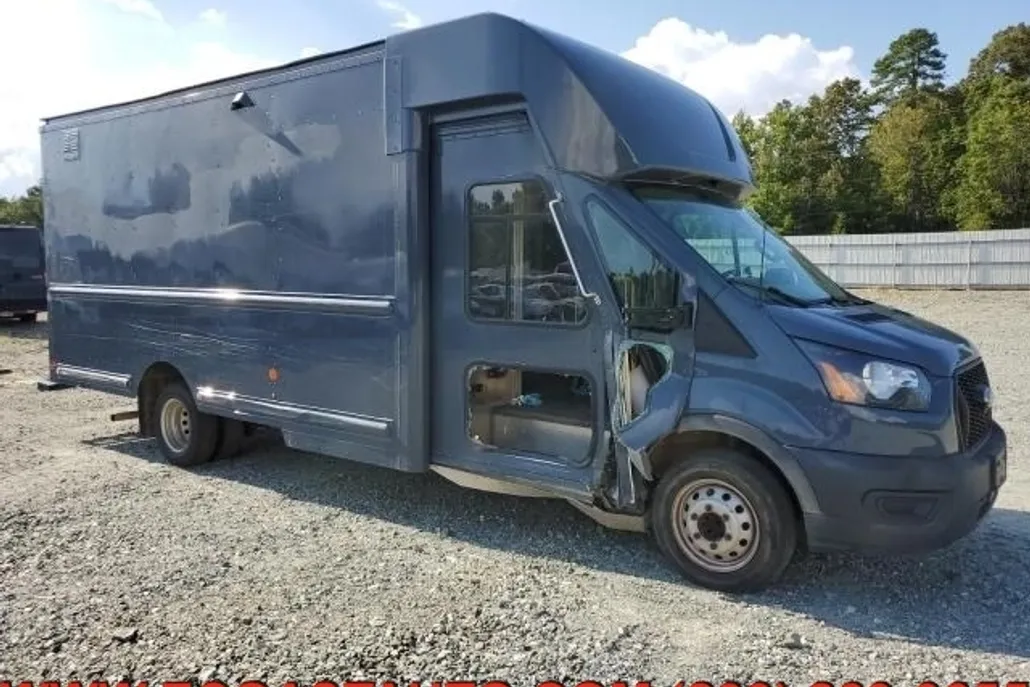 2021 Ford Transit Cutaway photo 1