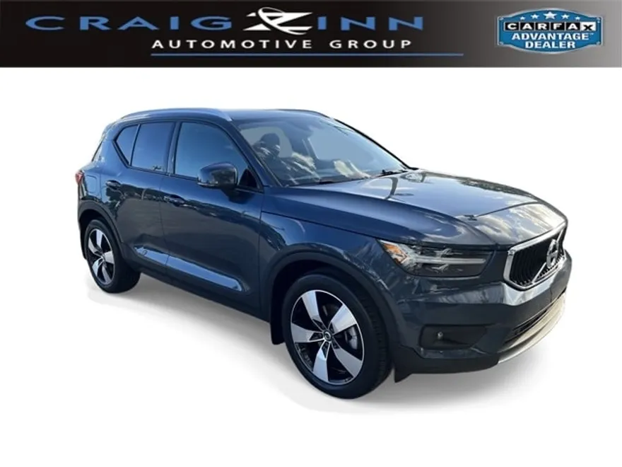 2021 Volvo XC40 Momentum photo 1