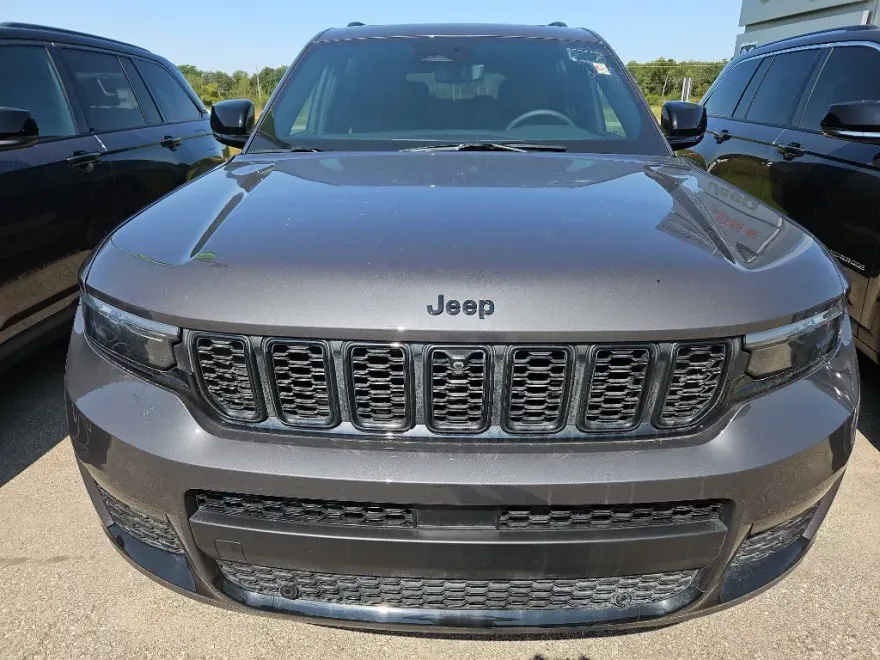 2024 Jeep Grand Cherokee Limited photo 1