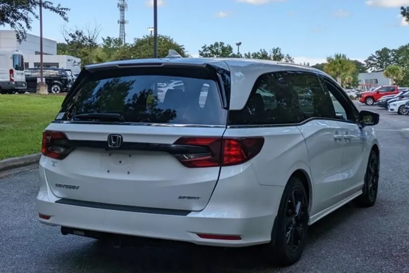 2023 Honda Odyssey Sport photo 1