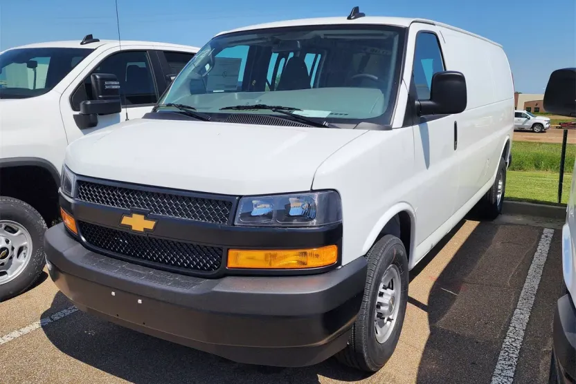 2025 Chevrolet Express Cargo 3500 photo 1