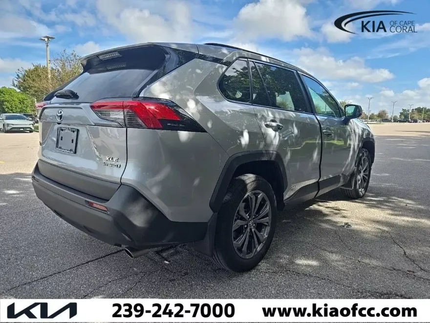 2024 Toyota RAV4 Hybrid XLE Premium photo 1