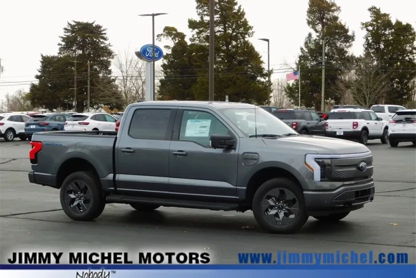 2023 Ford F-150 Lightning XLT photo 1