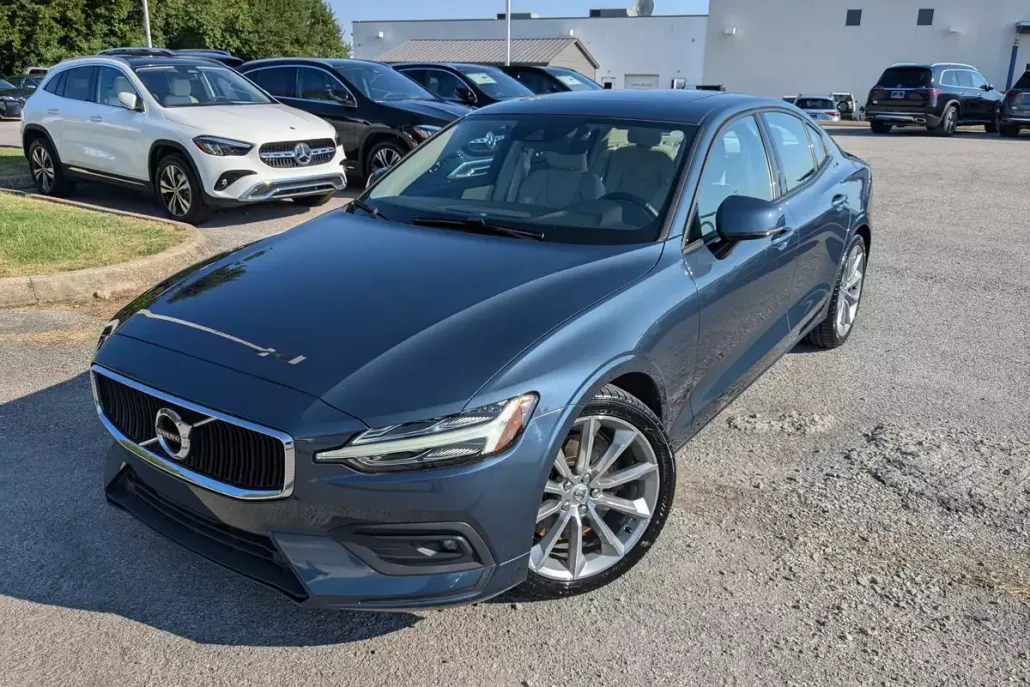 2021 Volvo S60 Momentum photo 1
