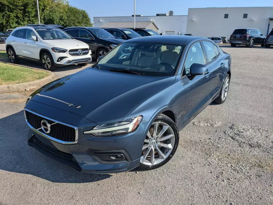 2021 Volvo S60 Momentum photo 1