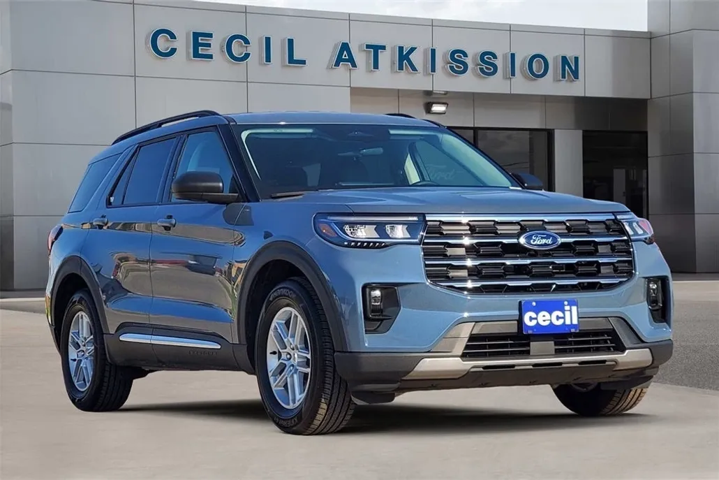 2025 Ford Explorer photo 1