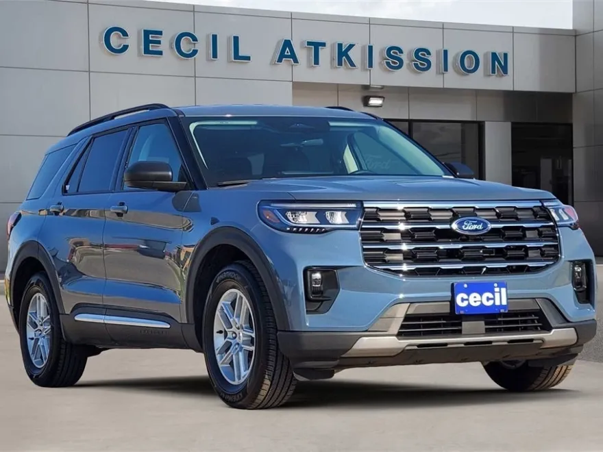 2025 Ford Explorer photo 1
