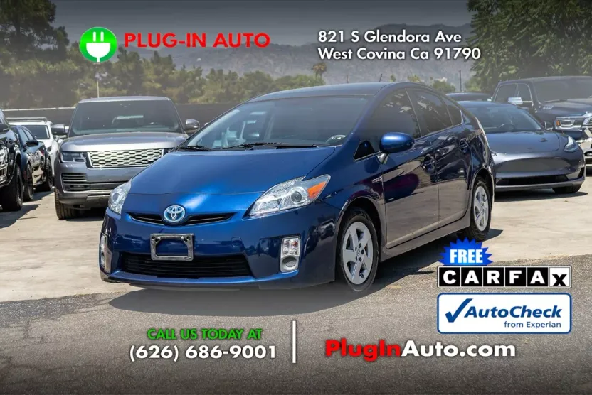 2011 Toyota Prius Three photo 1