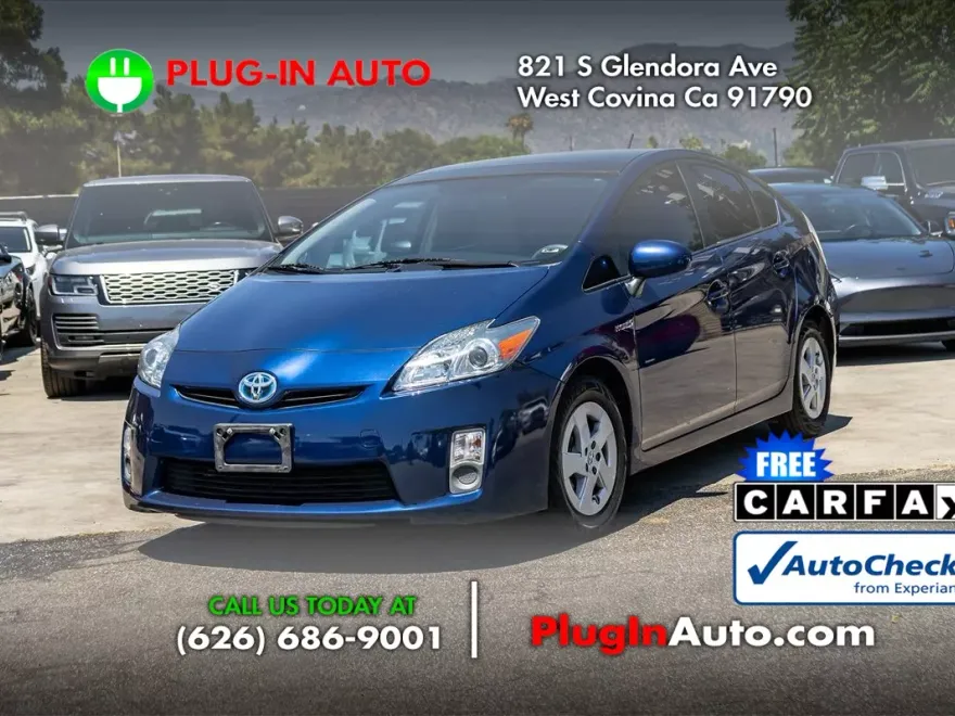 2011 Toyota Prius Three photo 1