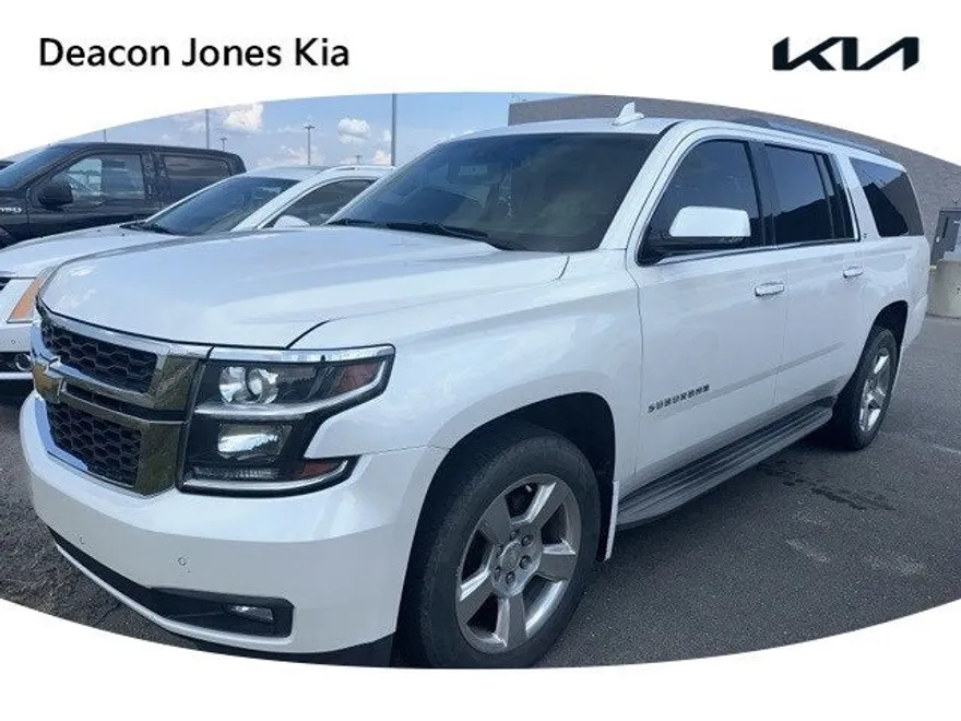 2016 Chevrolet Suburban LT photo 1