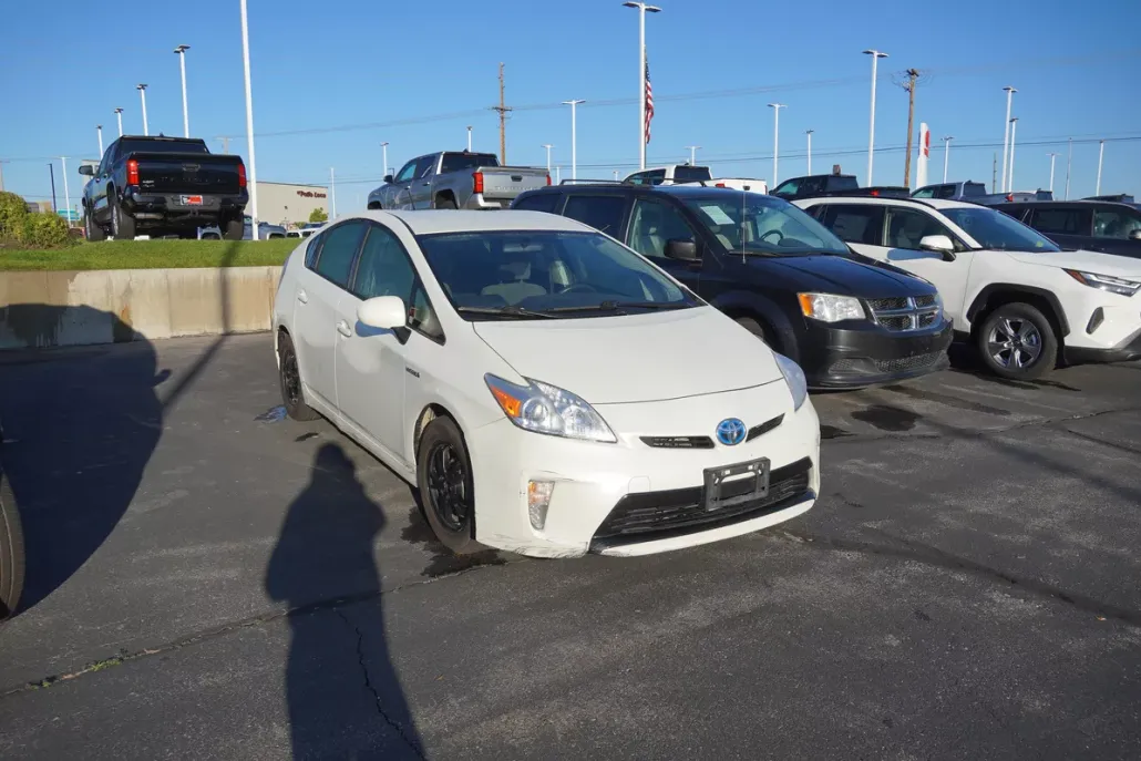 2014 Toyota Prius Three photo 1