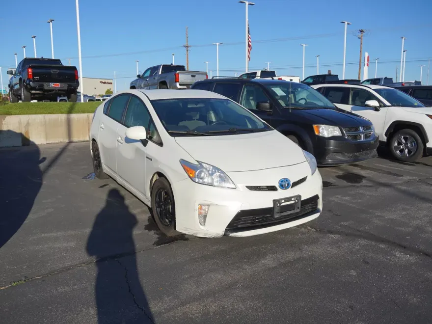 2014 Toyota Prius Three photo 1