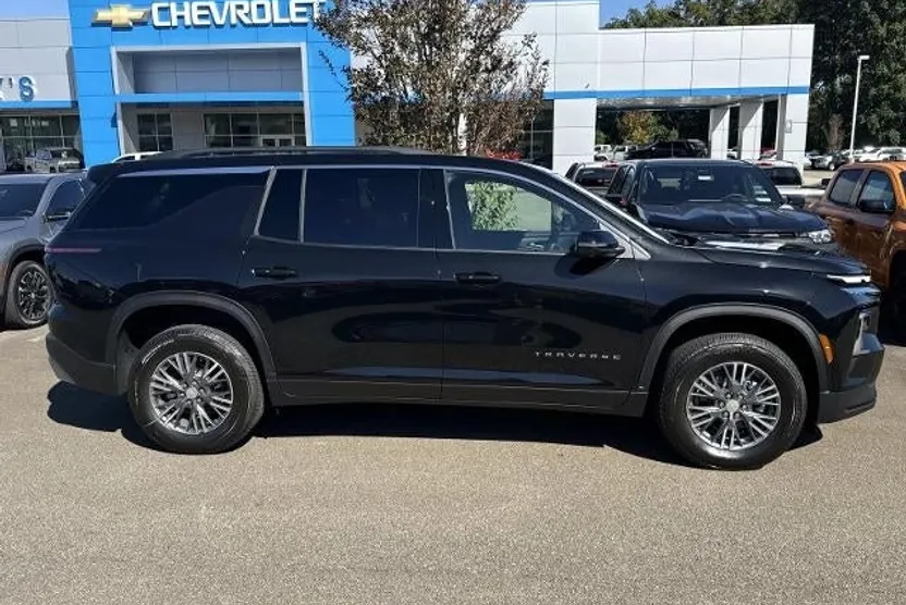 2026 Chevrolet Traverse 1LT photo 1