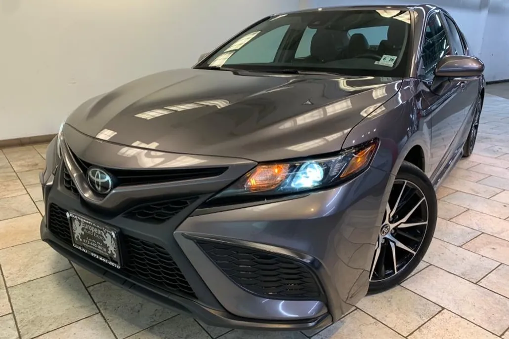 2023 Toyota Camry SE photo 1