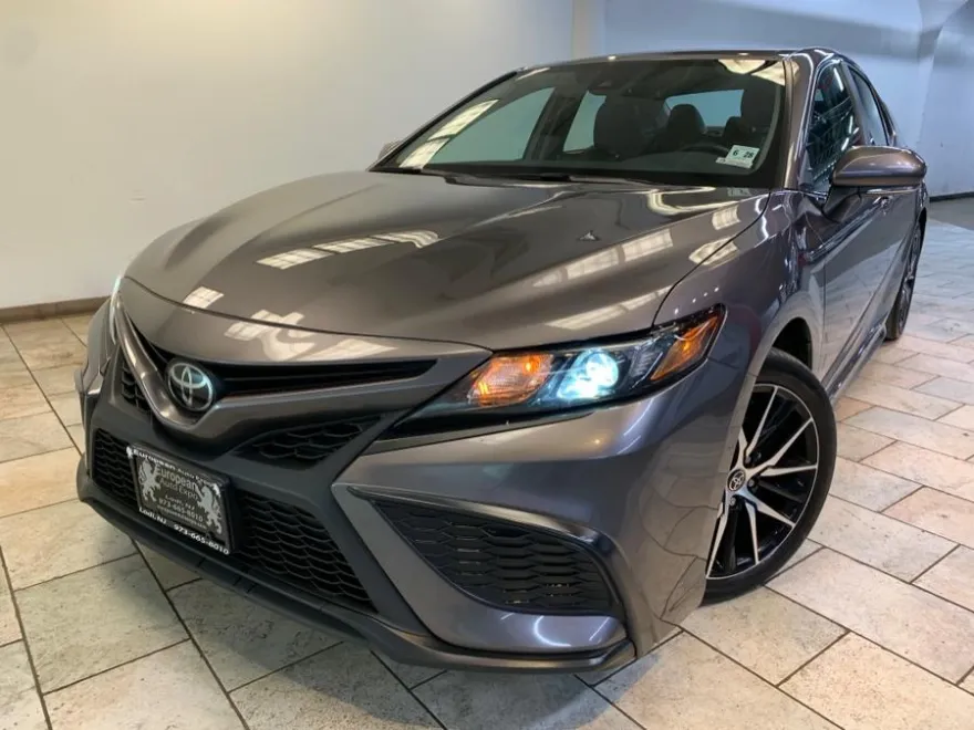 2023 Toyota Camry SE photo 1