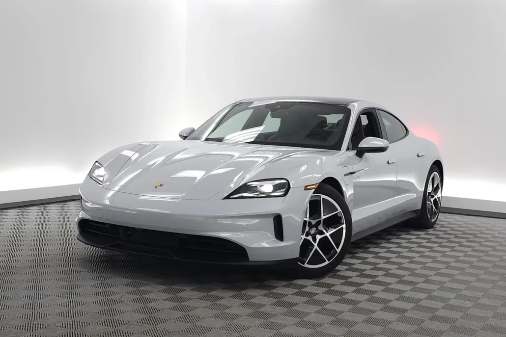 2025 Porsche Taycan photo 1