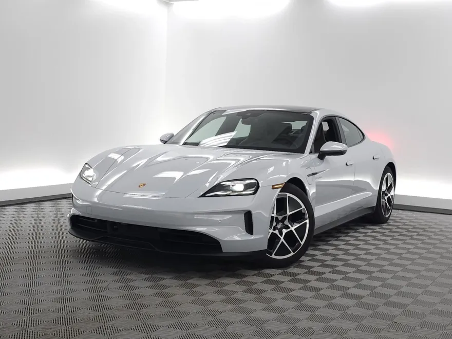 2025 Porsche Taycan photo 1