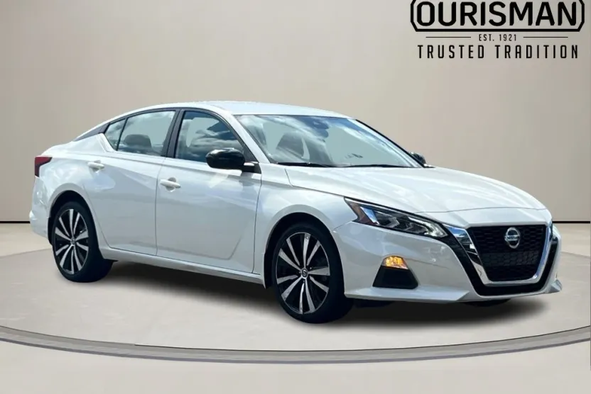 2022 Nissan Altima 2.5 SR photo 1