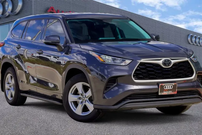 2020 Toyota Highlander L photo 1