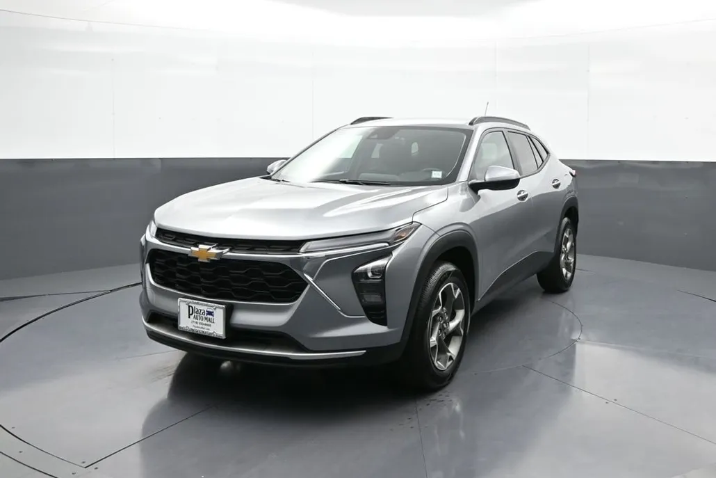2025 Chevrolet Trax LT photo 1