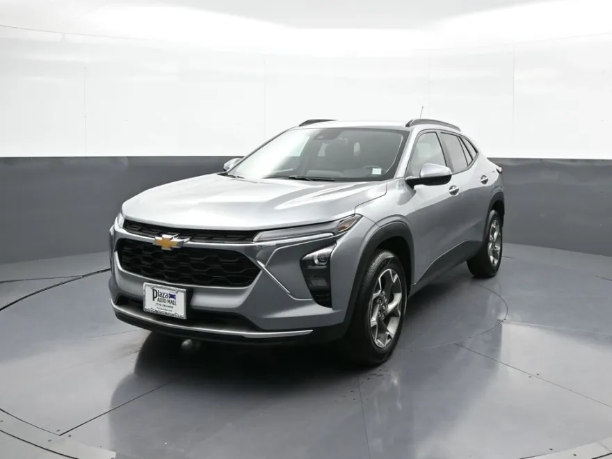 2025 Chevrolet Trax LT photo 1