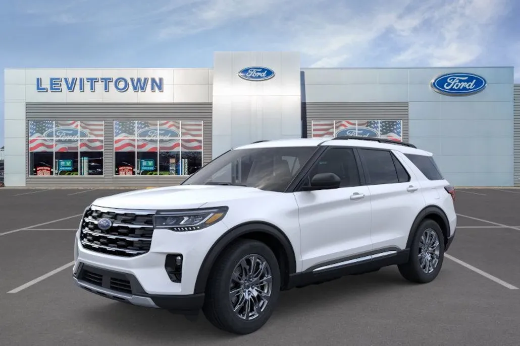 2025 Ford Explorer photo 1