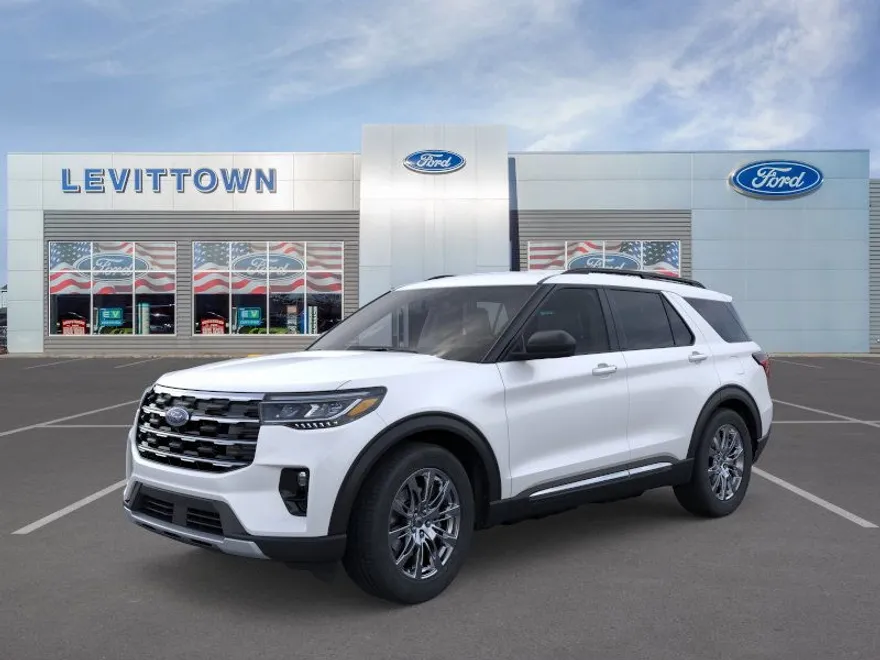 2025 Ford Explorer photo 1