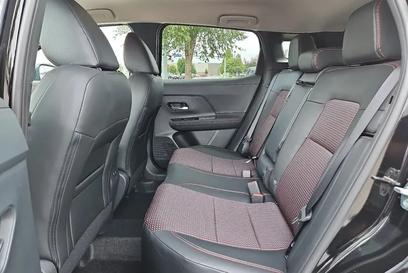 2025 Nissan Kicks SR photo 1