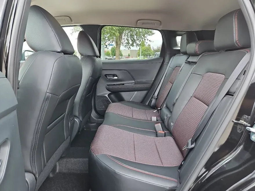 2025 Nissan Kicks SR photo 1