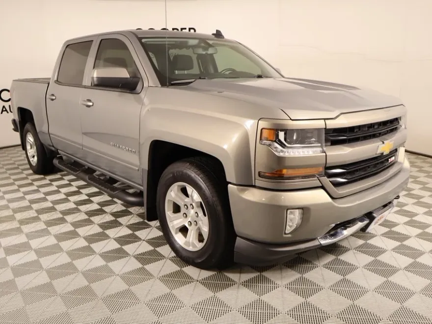 2017 Chevrolet Silverado 1500 LT2 photo 1