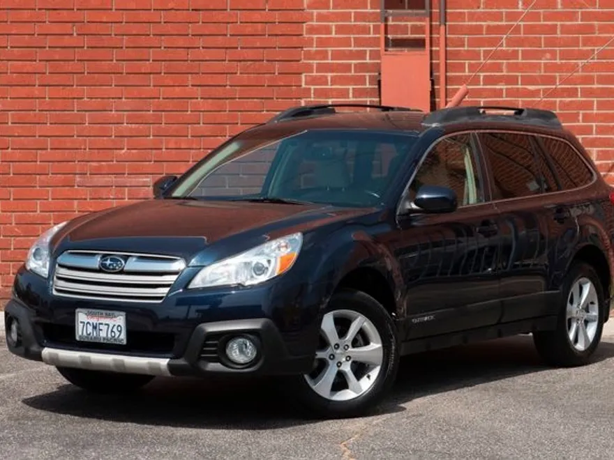 2014 Subaru Outback 2.5i Limited photo 1