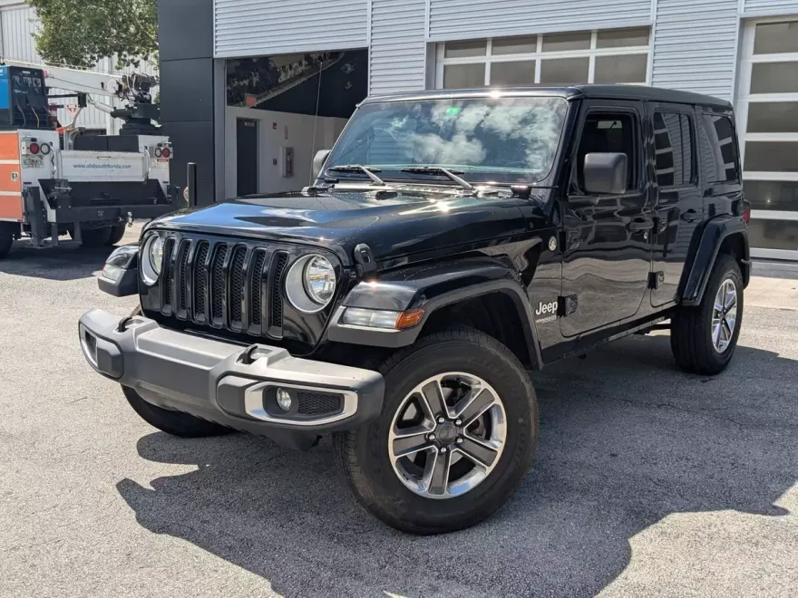 2020 Jeep Wrangler Unlimited Sahara photo 1