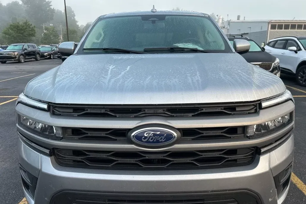 2024 Ford Expedition MAX XLT photo 1