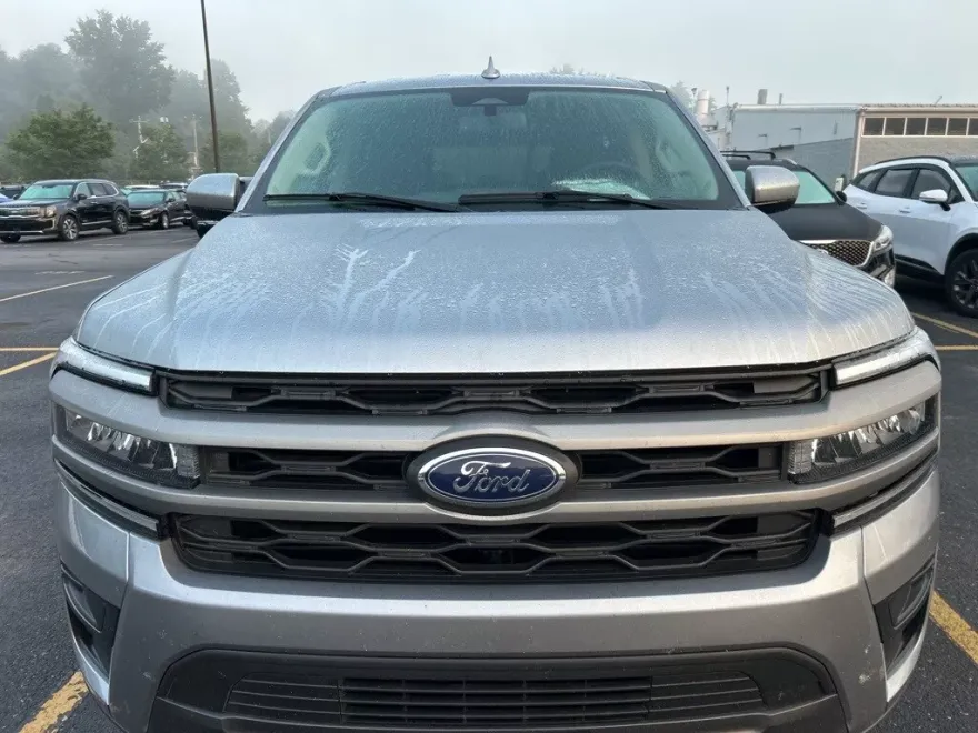2024 Ford Expedition MAX XLT photo 1