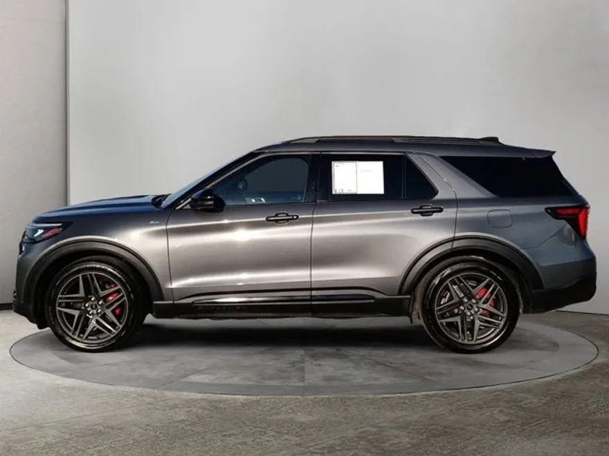 2025 Ford Explorer ST-Line photo 1