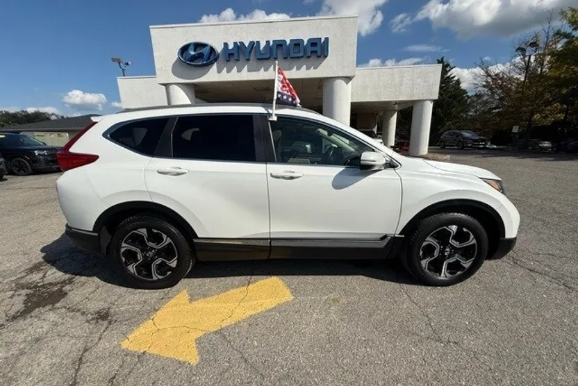 2019 Honda CR-V Touring photo 1