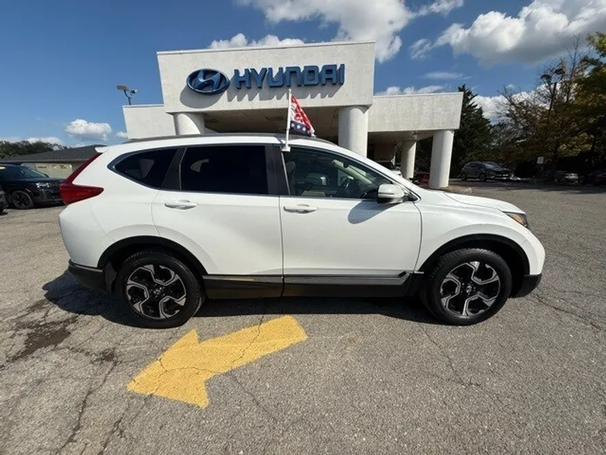 2019 Honda CR-V Touring photo 1