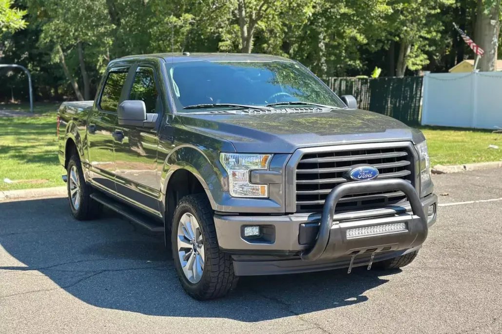 2017 Ford F-150 Lariat photo 1