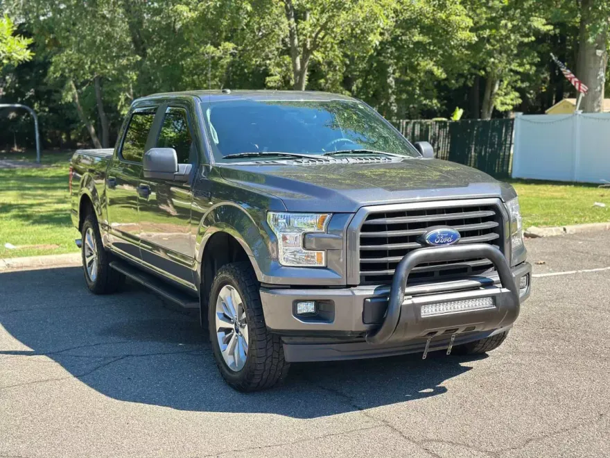 2017 Ford F-150 Lariat photo 1