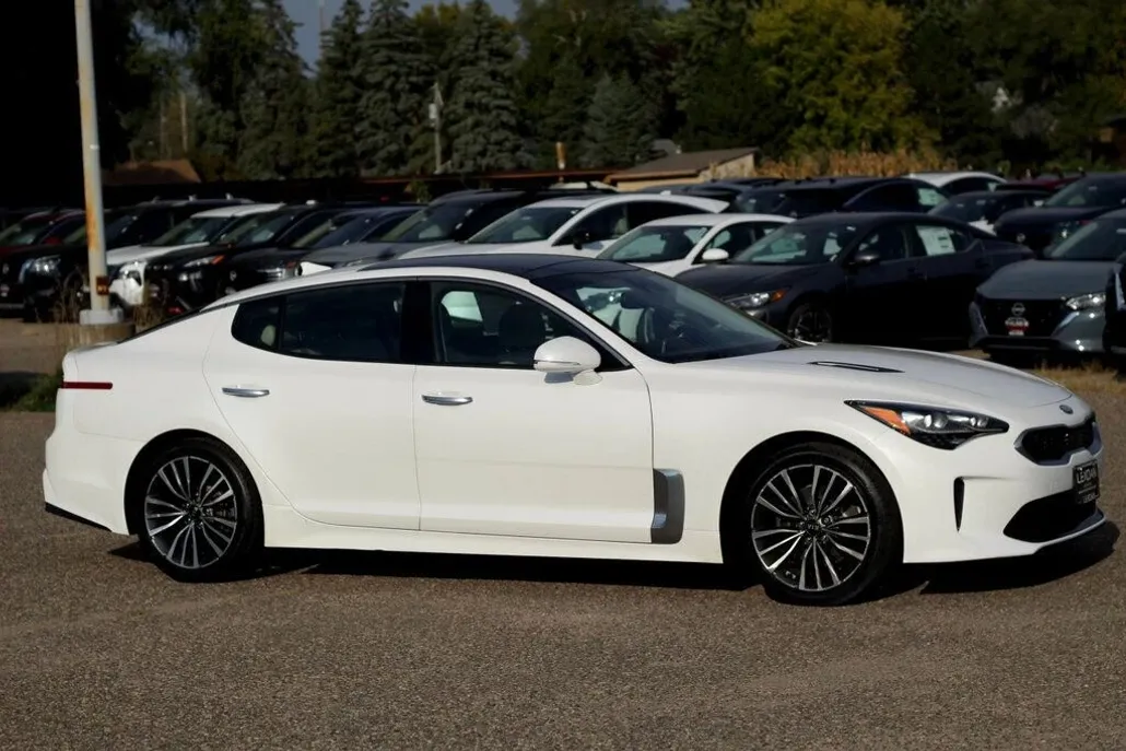 2019 Kia Stinger Premium photo 1