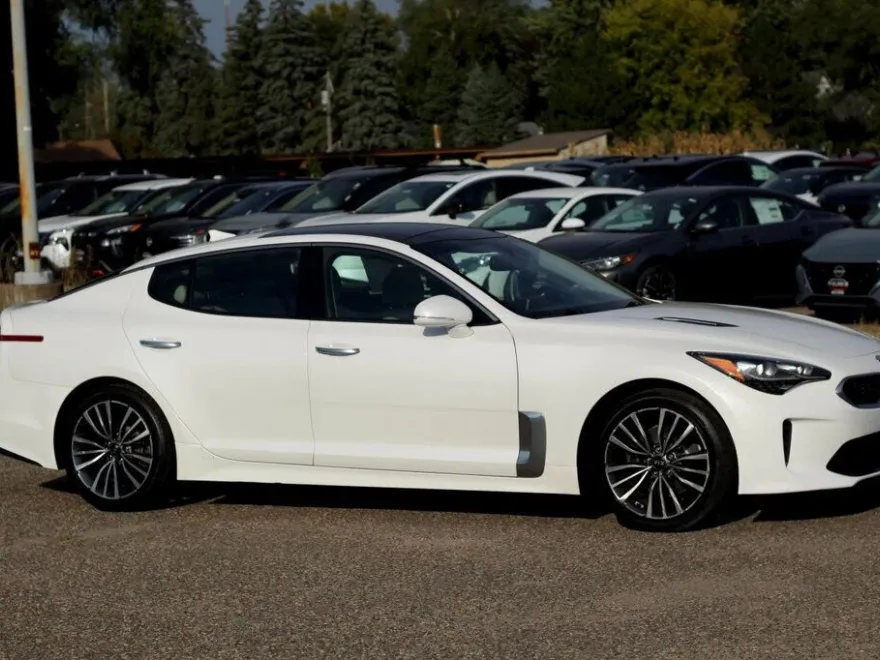 2019 Kia Stinger Premium photo 1