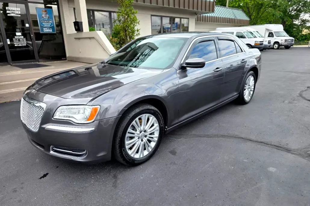 2014 Chrysler 300 photo 1