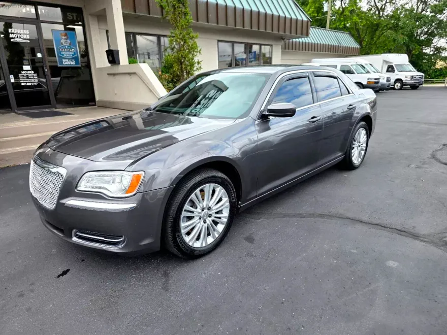 2014 Chrysler 300 photo 1