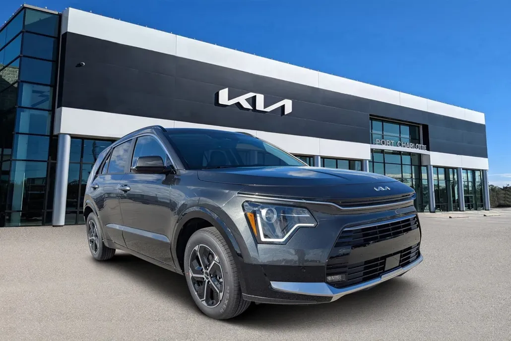 2025 Kia Niro SX Touring photo 1