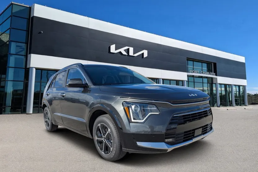 2025 Kia Niro SX Touring photo 1